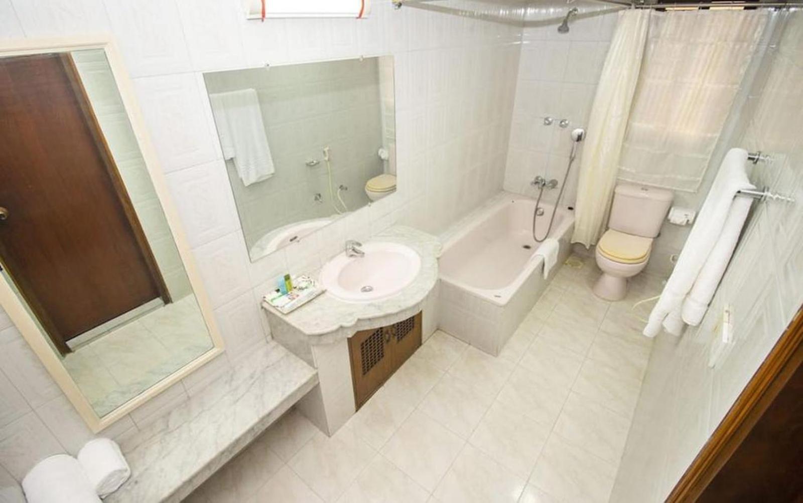 Hotel Suite Palace Baridhara Dhaka Exterior photo