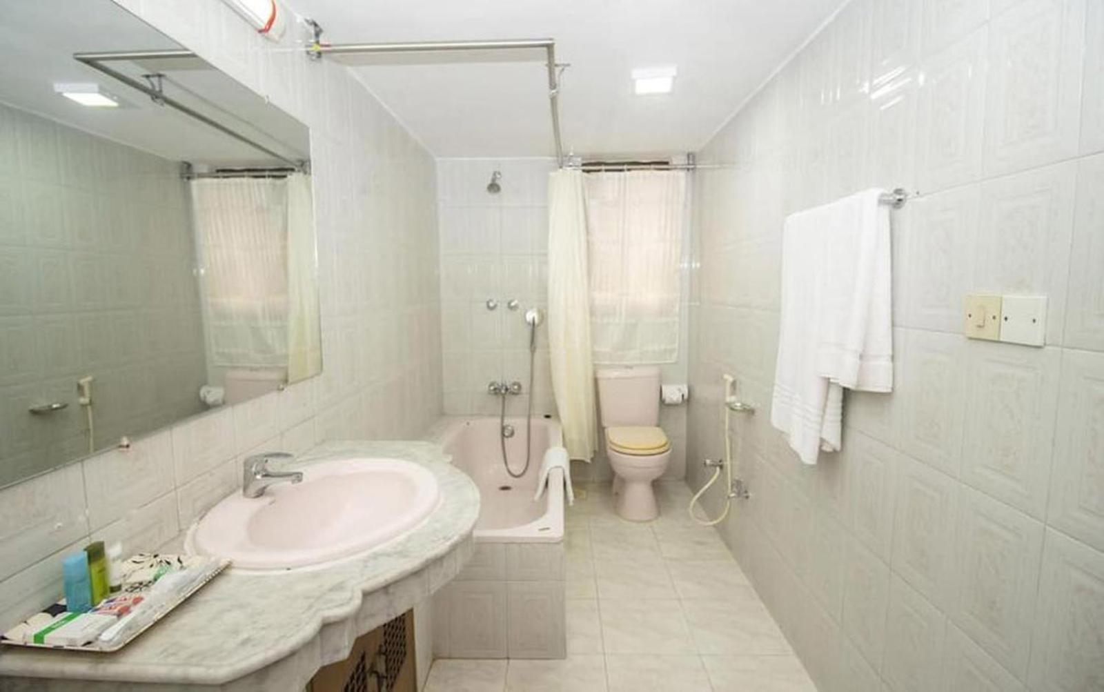 Hotel Suite Palace Baridhara Dhaka Exterior photo